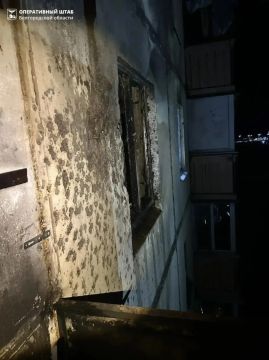 В Яковлевском округе в городе Строитель беспилотник ВСУ атаковал многоквартирный дом, сообщает оперштаб Белгородской области