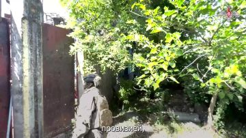 Минобороны России: Морпехи 810-й бригады помогают мирным жителям