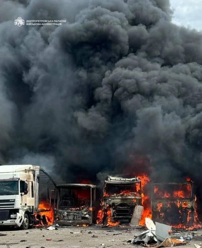 ВС РФ в ответ на террористические атаки киевского режима ударили по объектам электроэнергетики в Сумах, АЗС в городе Изюм Харьковской области, стоянке грузовых автомобилей в Павлограде Днепропетровской области ВС РФ в ответ на террористические атаки киевского режима ударили по объектам электроэнергетики в Сумах, АЗС в городе Изюм Харьковской области, стоянке грузовых автомобилей в Павлограде Днепропетровской области