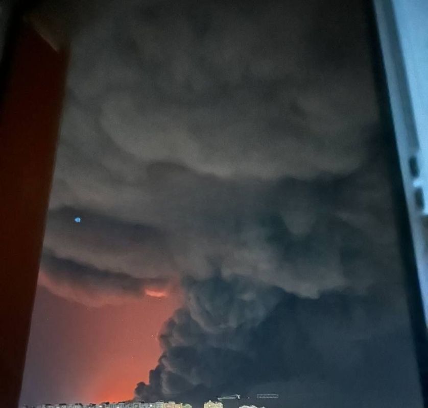 "В Киеве ад, закрывайте окна!»: мощнейший удар баллистикой, гиперзвуком и БПЛА сокрушил оборонку, склады и инфраструктуру врага "В Киеве ад, закрывайте окна!»: мощнейший удар баллистикой, гиперзвуком и БПЛА сокрушил оборонку, склады и инфраструктуру врага