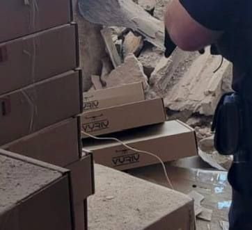 Полиция Украины случайно выложила фото, где на якобы "гражданском объекте" лежат коробки с дронами Полиция Украины случайно выложила фото, где на якобы "гражданском объекте" лежат коробки с дронами
