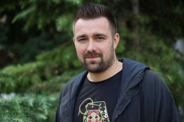 Платон Беседин: Мне пишут в чат-бот, в том числе, люди и вражеской ориентации