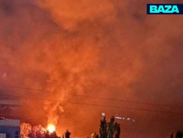 Мощные взрывы гремят в Украине — в нескольких регионах сообщают о пожарах в районах, связанных с логистикой ВСУ