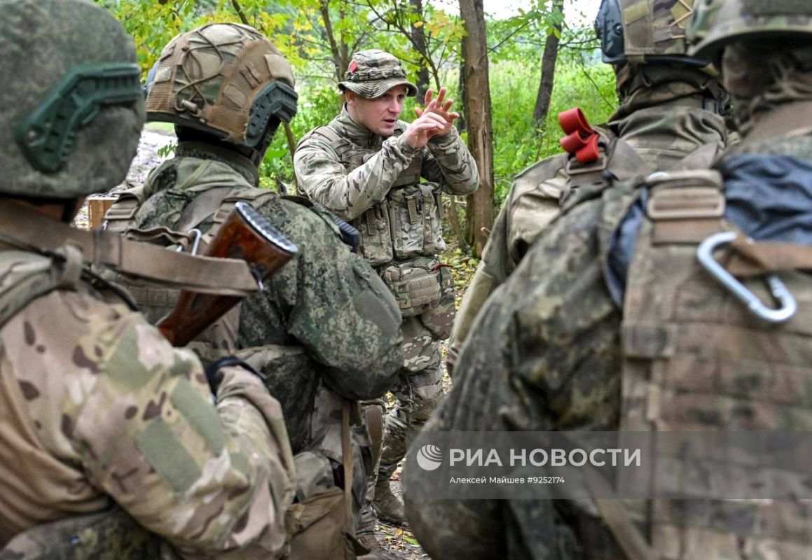 Боевое слаживание бойцов 83-й отдельной десантно-штурмовой бригады ВДВ группы войск "Север" Боевое слаживание бойцов 83-й отдельной десантно-штурмовой бригады ВДВ группы войск "Север"
