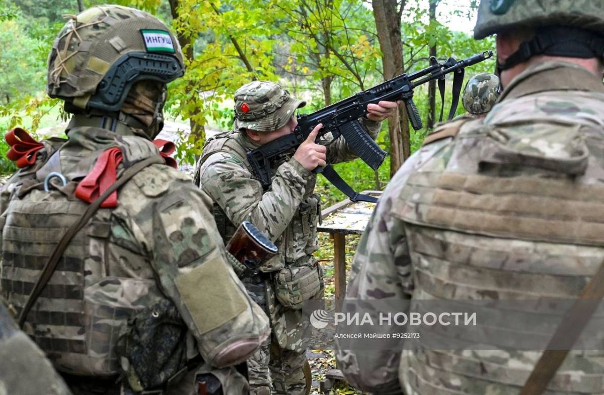 Боевое слаживание бойцов 83-й отдельной десантно-штурмовой бригады ВДВ группы войск "Север" Боевое слаживание бойцов 83-й отдельной десантно-штурмовой бригады ВДВ группы войск "Север"