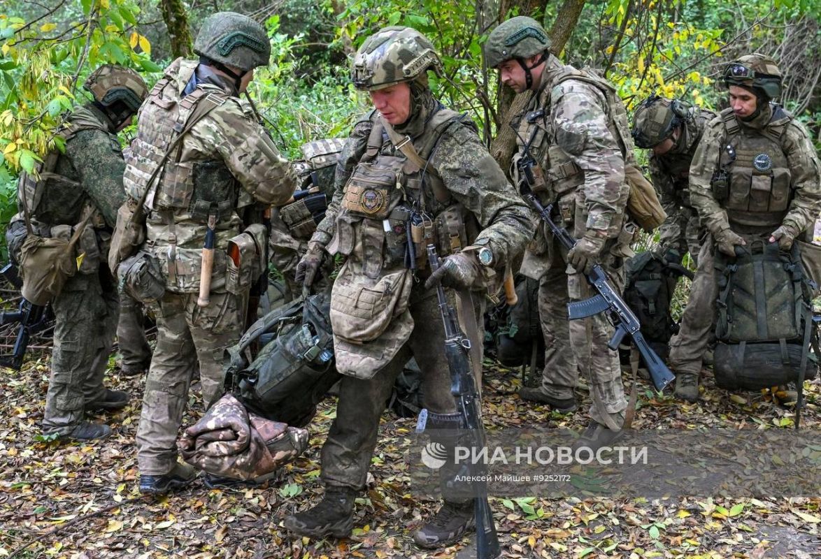 Боевое слаживание бойцов 83-й отдельной десантно-штурмовой бригады ВДВ группы войск "Север" Боевое слаживание бойцов 83-й отдельной десантно-штурмовой бригады ВДВ группы войск "Север"