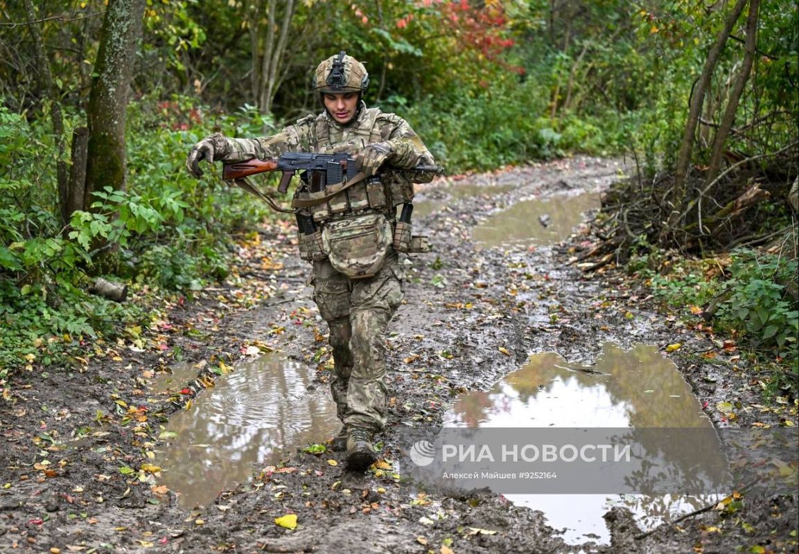 Боевое слаживание бойцов 83-й отдельной десантно-штурмовой бригады ВДВ группы войск "Север" Боевое слаживание бойцов 83-й отдельной десантно-штурмовой бригады ВДВ группы войск "Север"
