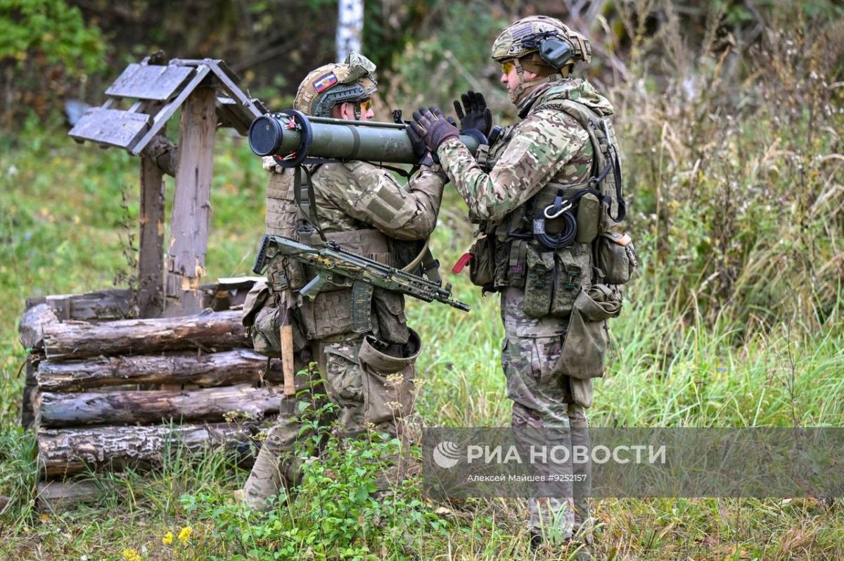 Боевое слаживание бойцов 83-й отдельной десантно-штурмовой бригады ВДВ группы войск "Север" Боевое слаживание бойцов 83-й отдельной десантно-штурмовой бригады ВДВ группы войск "Север"