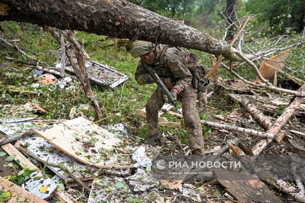 Боевое слаживание бойцов 83-й отдельной десантно-штурмовой бригады ВДВ группы войск "Север" Боевое слаживание бойцов 83-й отдельной десантно-штурмовой бригады ВДВ группы войск "Север"