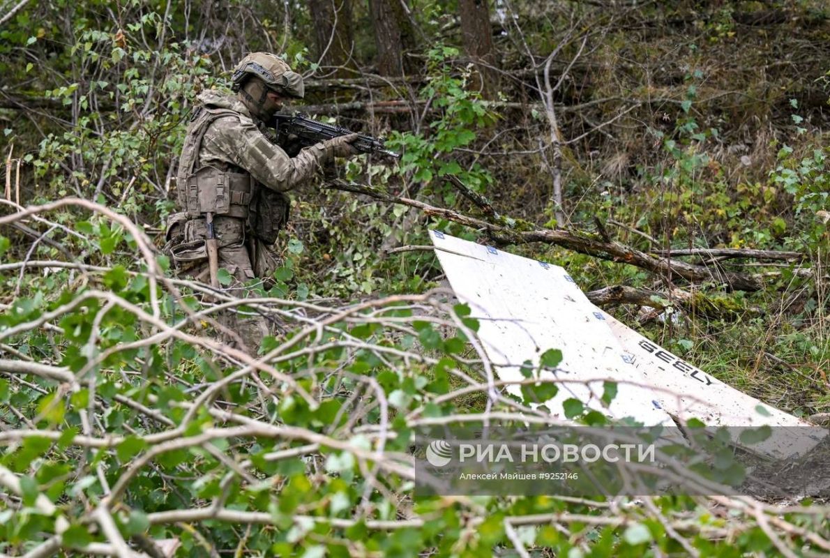 Боевое слаживание бойцов 83-й отдельной десантно-штурмовой бригады ВДВ группы войск "Север" Боевое слаживание бойцов 83-й отдельной десантно-штурмовой бригады ВДВ группы войск "Север"