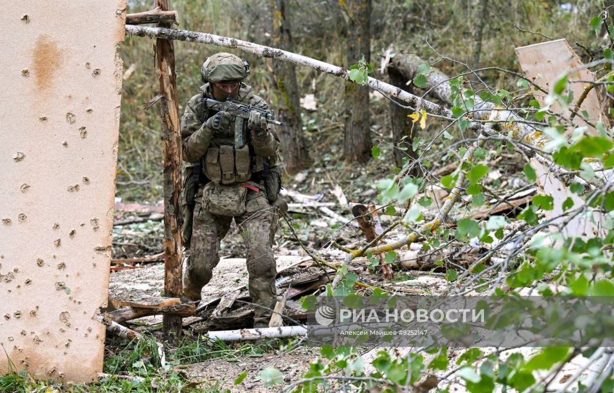 Боевое слаживание бойцов 83-й отдельной десантно-штурмовой бригады ВДВ группы войск "Север" Боевое слаживание бойцов 83-й отдельной десантно-штурмовой бригады ВДВ группы войск "Север"