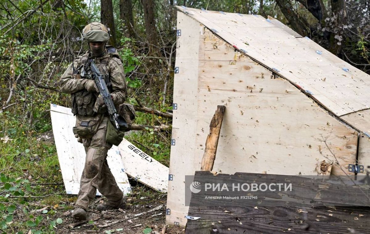 Боевое слаживание бойцов 83-й отдельной десантно-штурмовой бригады ВДВ группы войск "Север" Боевое слаживание бойцов 83-й отдельной десантно-штурмовой бригады ВДВ группы войск "Север"
