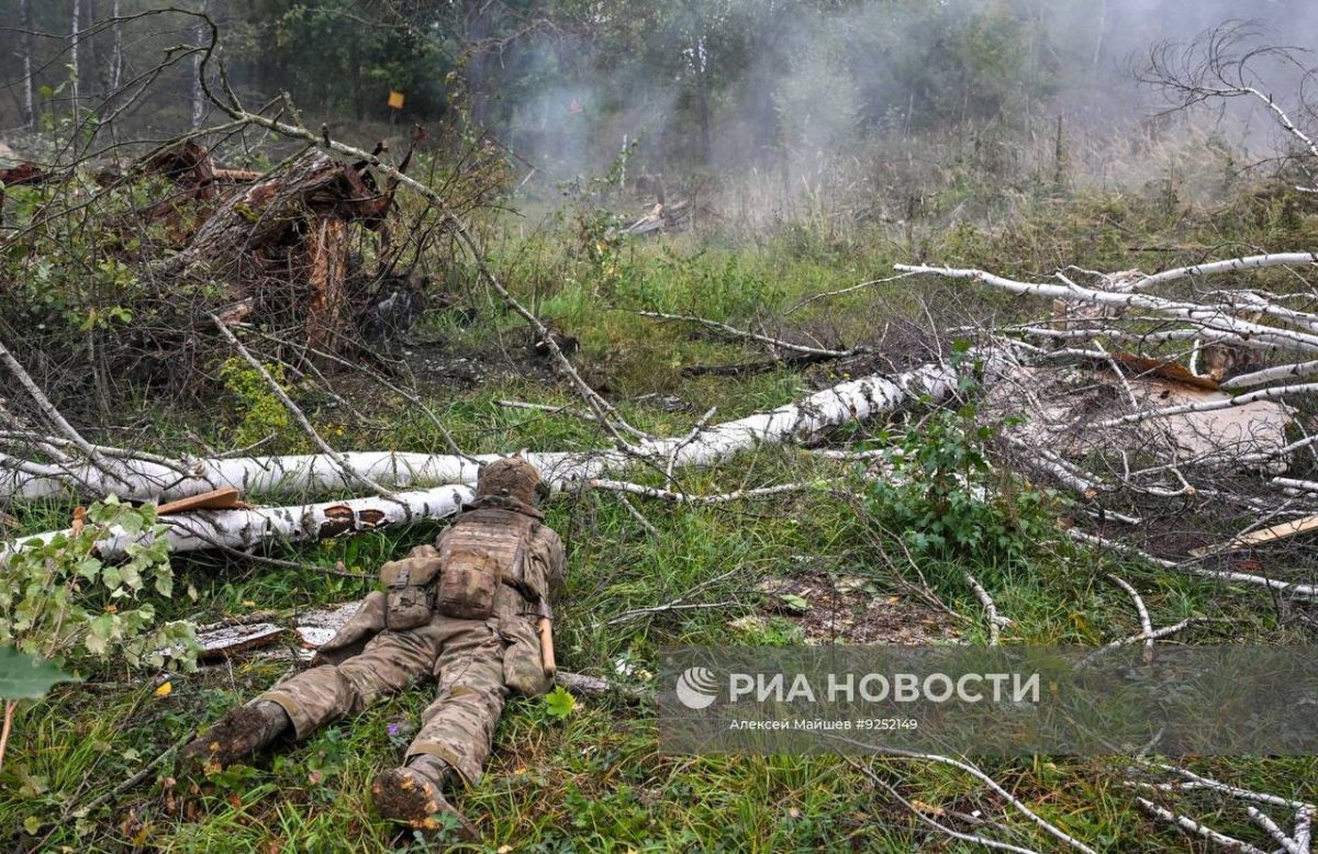 Боевое слаживание бойцов 83-й отдельной десантно-штурмовой бригады ВДВ группы войск "Север" Боевое слаживание бойцов 83-й отдельной десантно-штурмовой бригады ВДВ группы войск "Север"