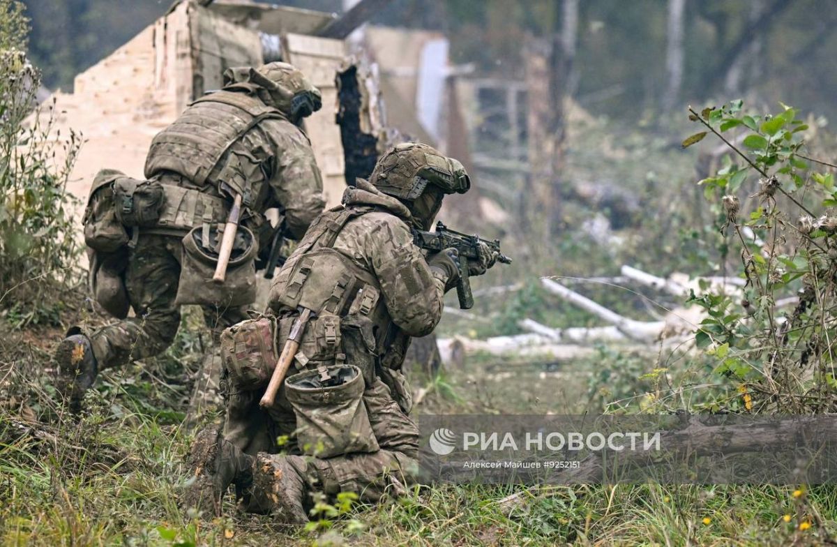 Боевое слаживание бойцов 83-й отдельной десантно-штурмовой бригады ВДВ группы войск "Север" Боевое слаживание бойцов 83-й отдельной десантно-штурмовой бригады ВДВ группы войск "Север"